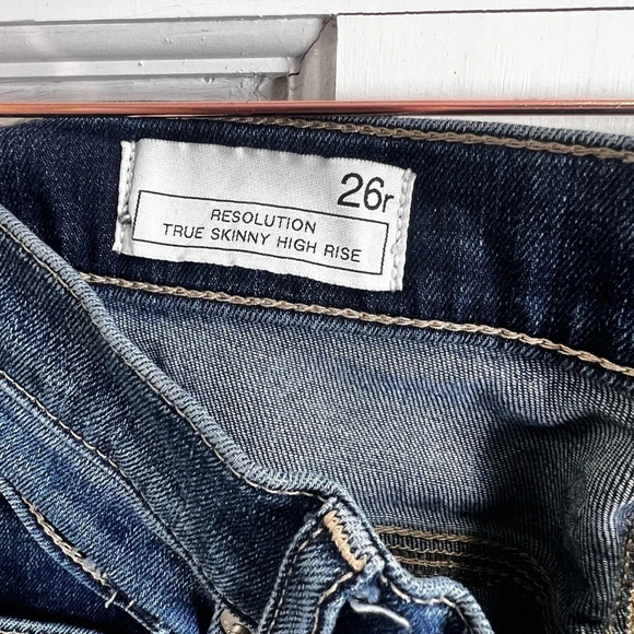 Gap skinny high rise size 26 raw hem in excellent condition​
27 inch inseam - Picture 3 of 5